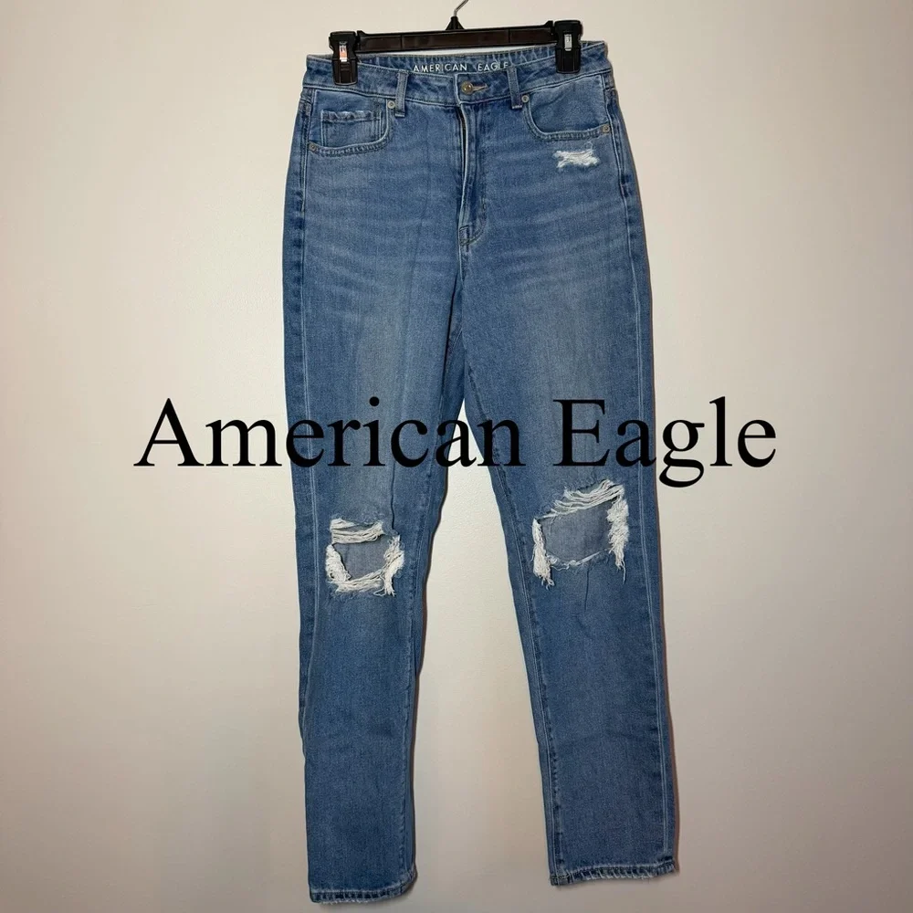 American Eagle Outfitters Blue Distressed mom Jeans
